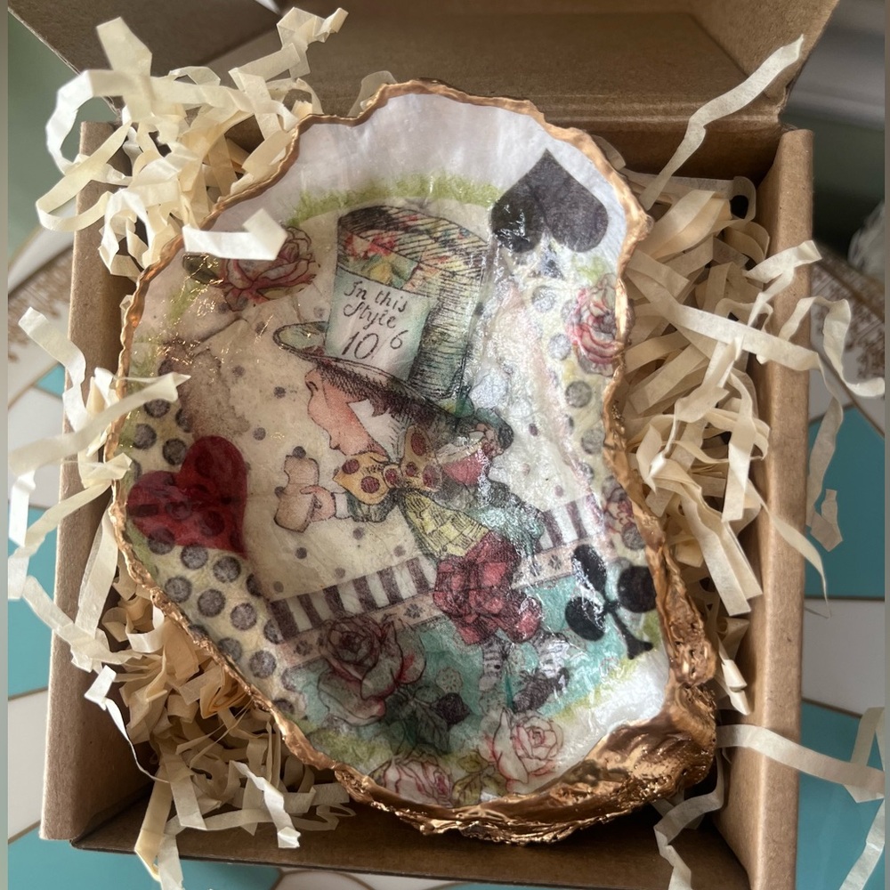 Mad Hatter Oyster Trinket Dish • NIB